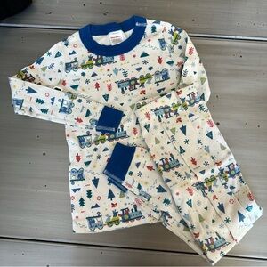 Hanna Andersson Kids Winter Trains Long Sleeve Pajama Set
Size 5